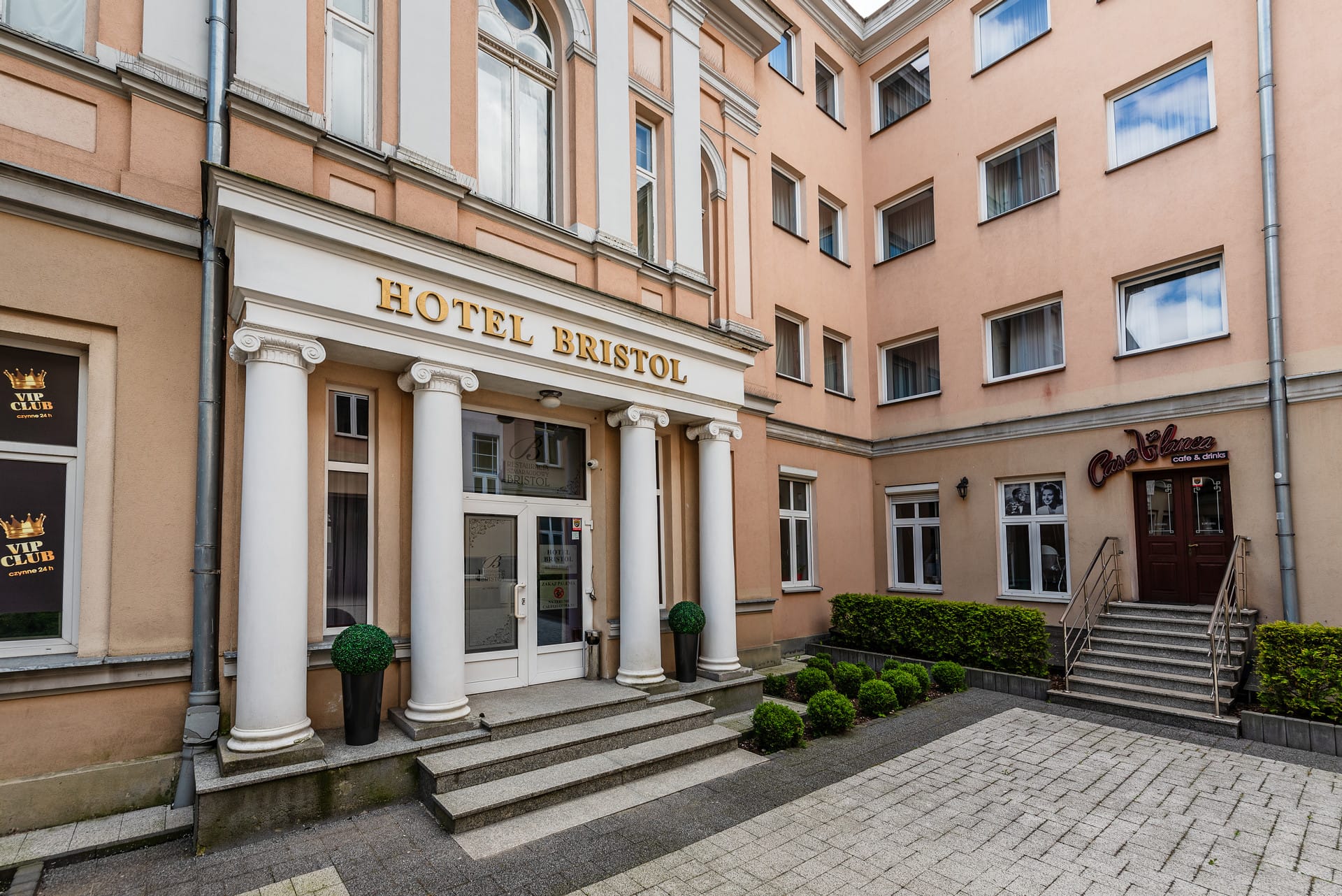 Dziedziniec Hotelu Bristol